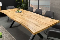 Ausziehbarer Esstisch WILD 160-200cm braun Wildeichen-Design schwarz Baumkante