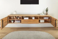 Hängendes TV-Lowboard RELIEF 200cm natur Akazienholz massiv mit aufwändiger Front