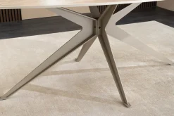 Ovaler Esstisch SCULPTURE 220cm natur Travertin Keramik champagner greige Metall