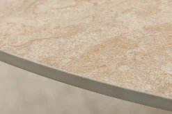 Ovaler Esstisch SCULPTURE 220cm natur Travertin Keramik champagner greige Metall